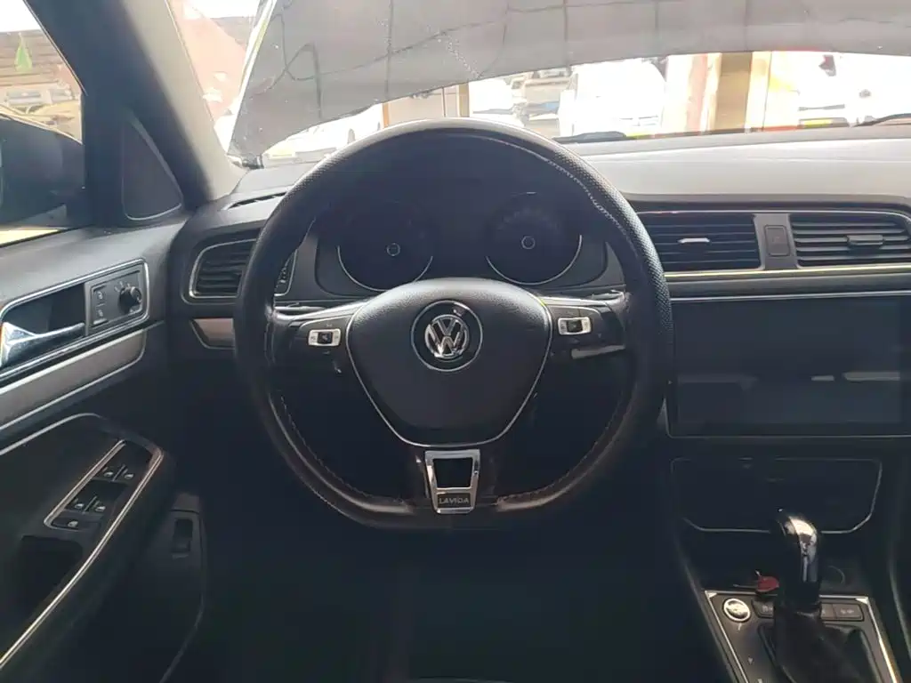 Volkswagen Lavida 2018 — фото 11