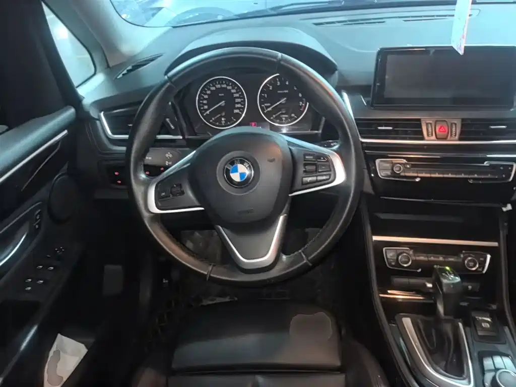 BMW 2 Series Active Tourer 2017 — фото 11