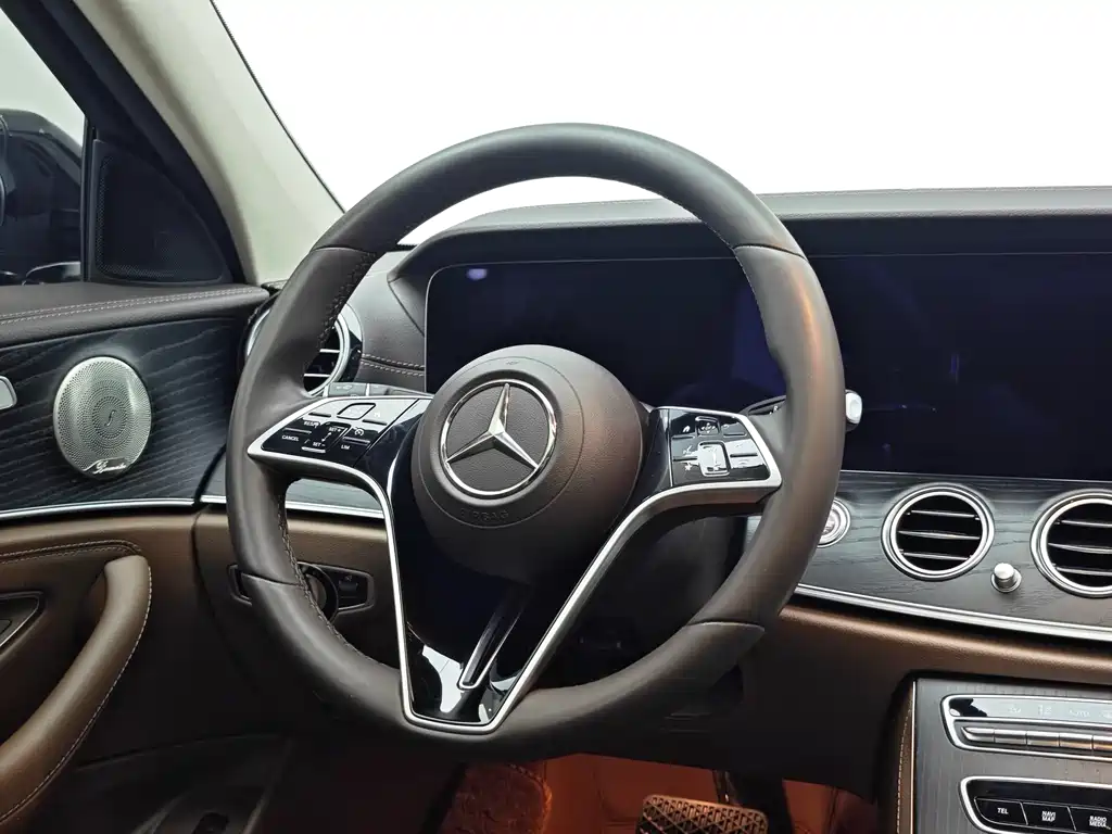 Mercedes-Benz E-Class 2022 — фото 14