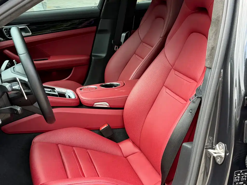 Porsche Panamera 2021