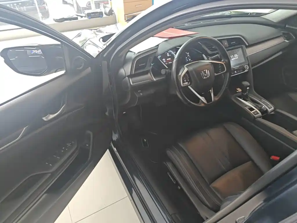 Honda Civic 2018 — фото 16