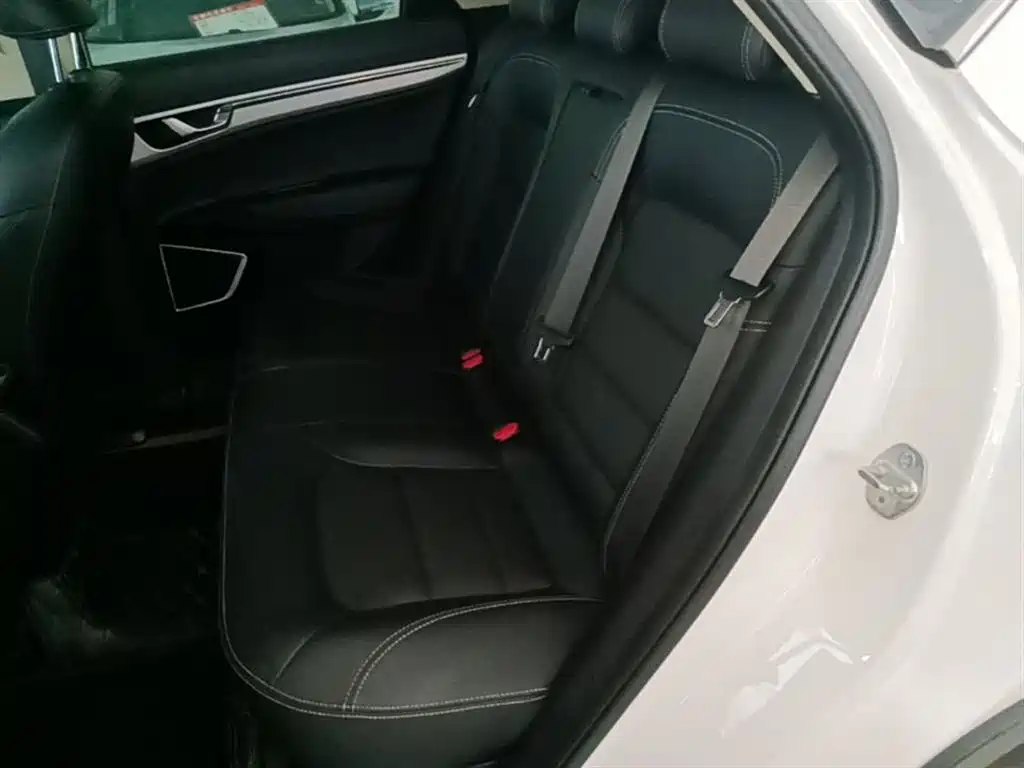 Geely Emgrand GS 2019 — фото 17