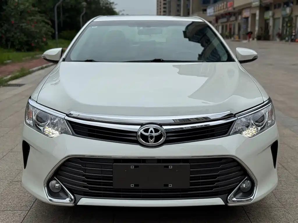 Toyota Camry 2015 — фото 1