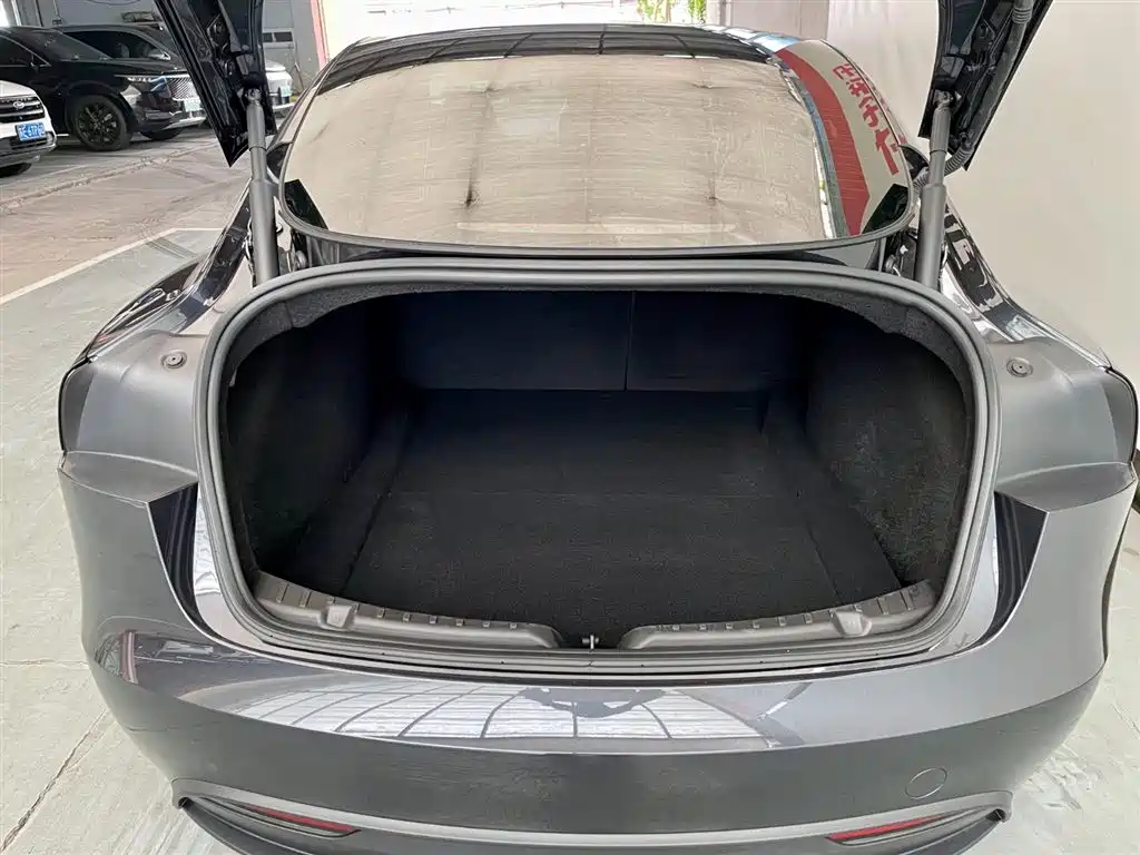 Tesla Model 3 2025 — фото 18