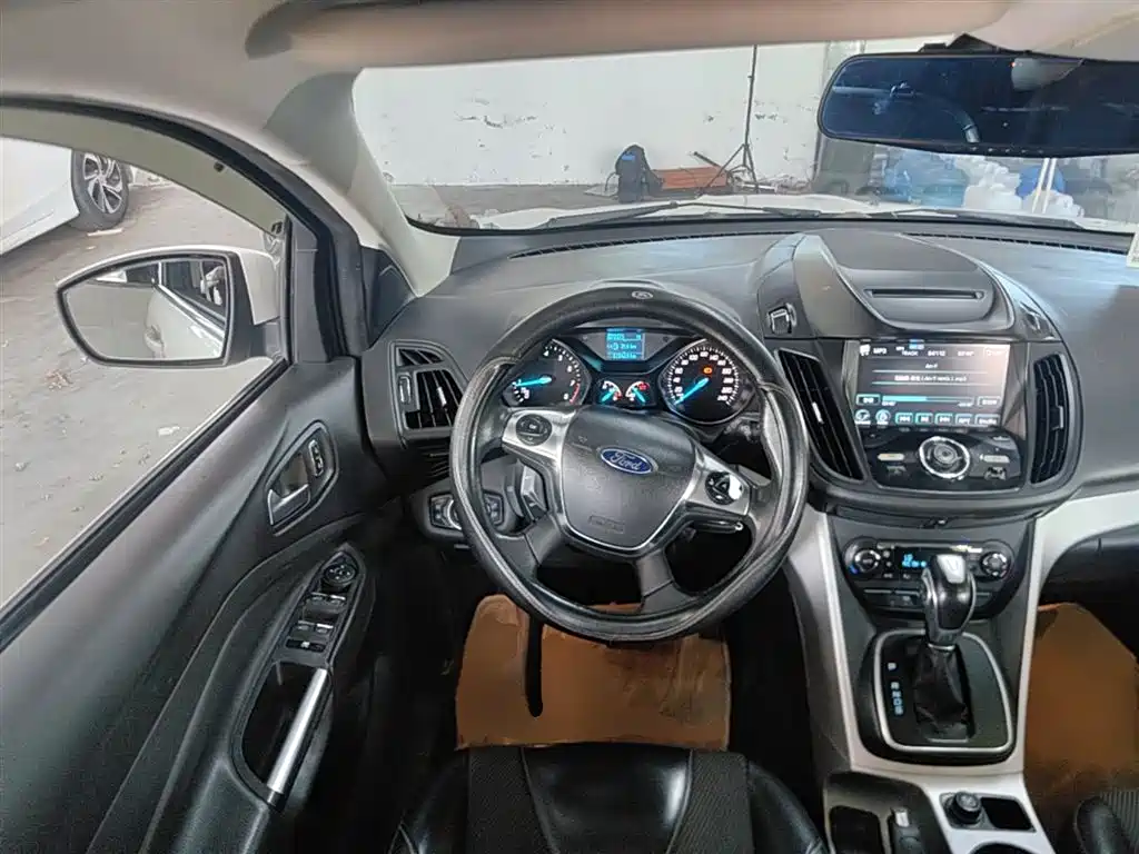 Ford Kuga 2015 — фото 10