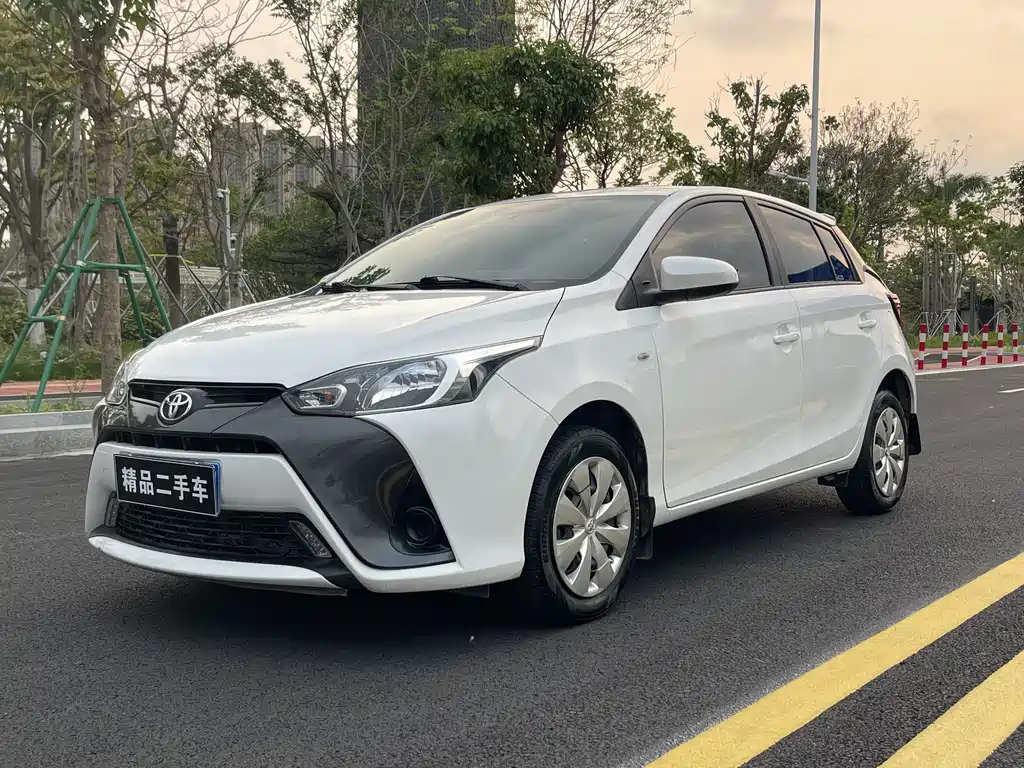 Toyota Yaris L 2020 — фото 1