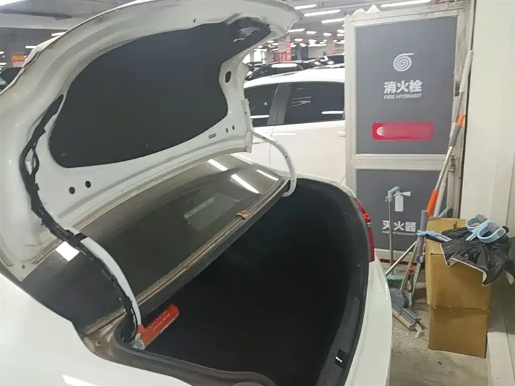 Toyota Yaris L 2021 — фото 19