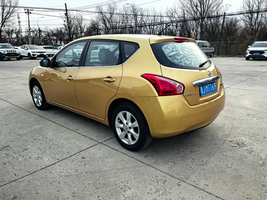 Nissan Tiida 2015 — фото 5