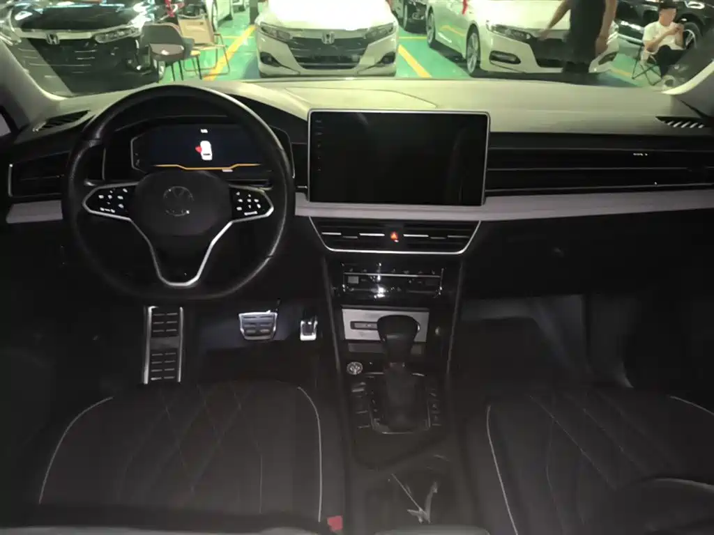 Volkswagen Tiguan L 2023 — фото 10