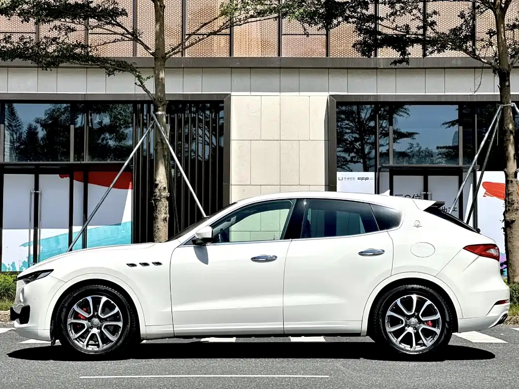 Maserati Levante 2017 — фото 4