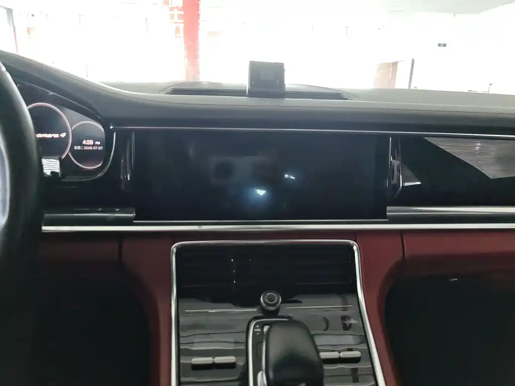 Porsche Panamera 2018 — фото 10
