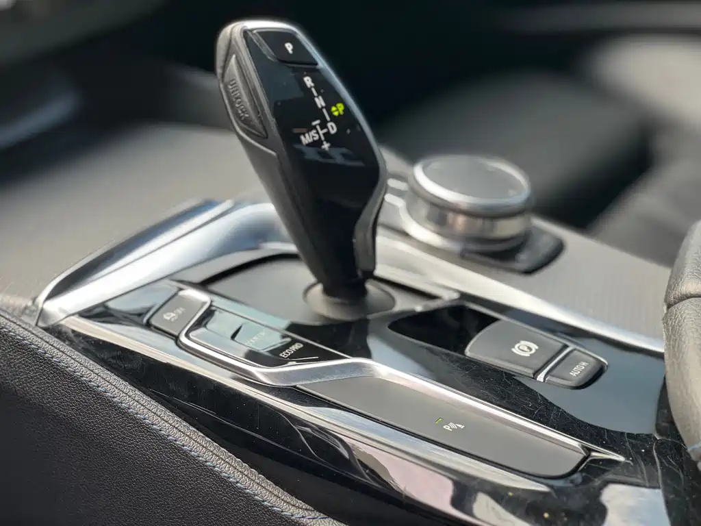 BMW 5 Series 2018 — фото 11