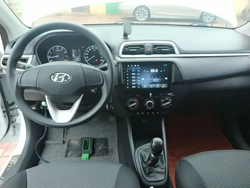Hyundai Accent 2018 — фото 10