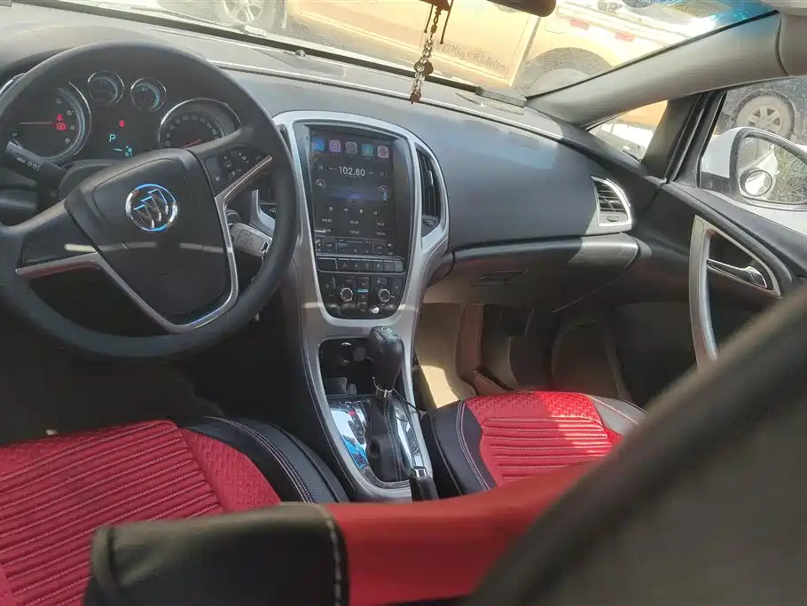 Buick Excelle 2015 — фото 12