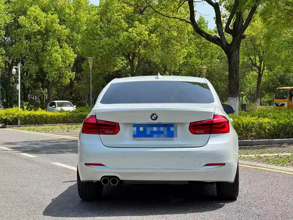 BMW 3 Series 2018 — фото 7