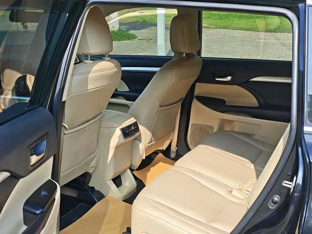 Toyota Highlander 2020 — фото 10