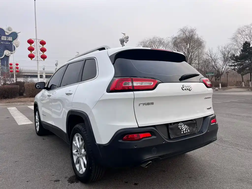 Jeep Cherokee 2016 — фото 9