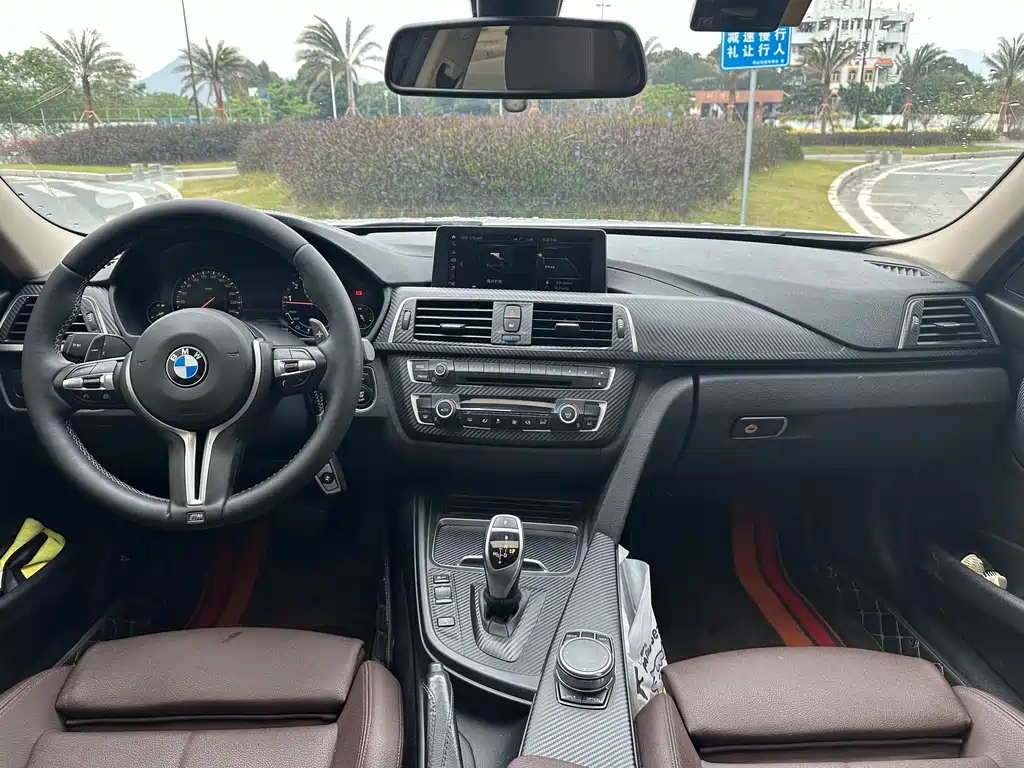 BMW 3 Series 2018 — фото 9