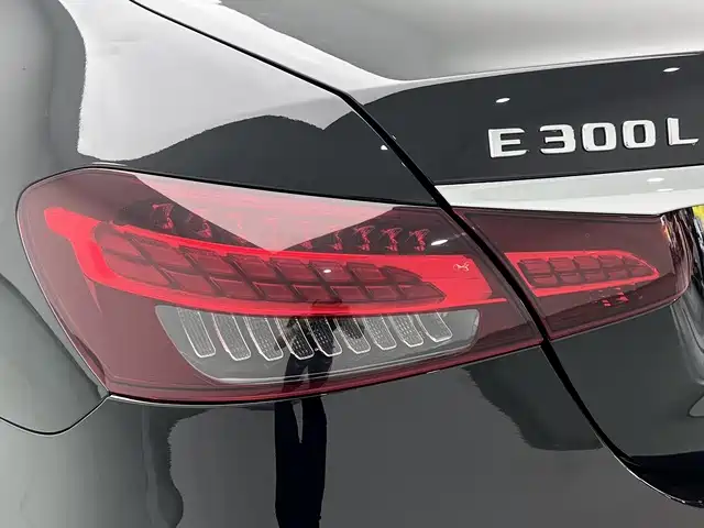 Mercedes-Benz E-Class 2022 — фото 18