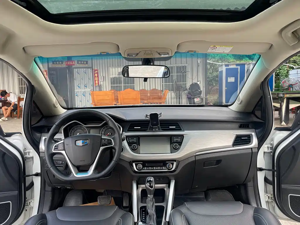 Geely Vision X3 2018 — фото 13