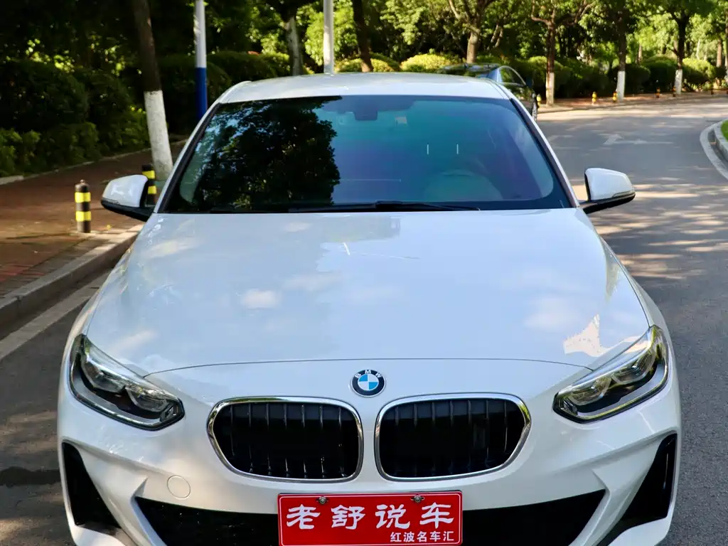 BMW 1 Series 2022 — фото 13