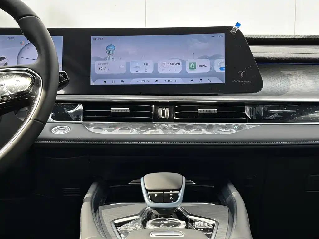 Chery Tiggo 8 PRO New Energy 2025 — фото 32