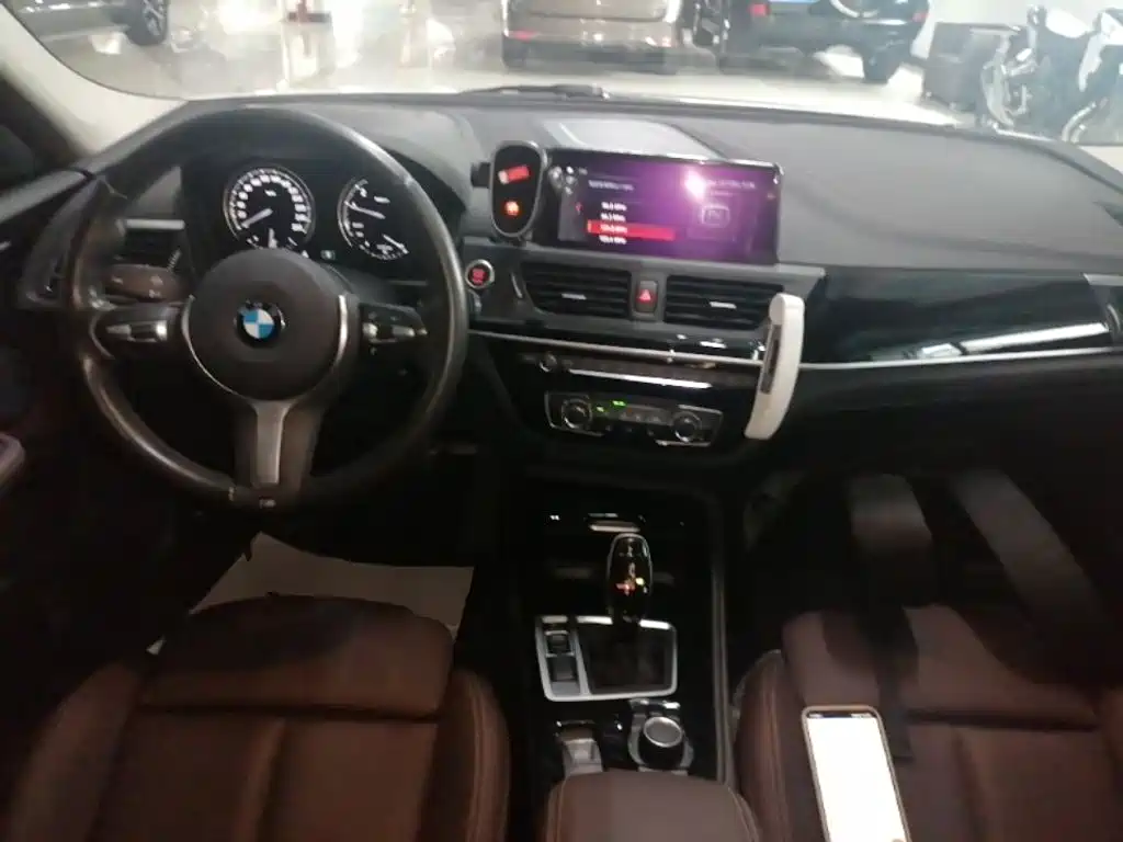 BMW 1 Series 2020 — фото 10