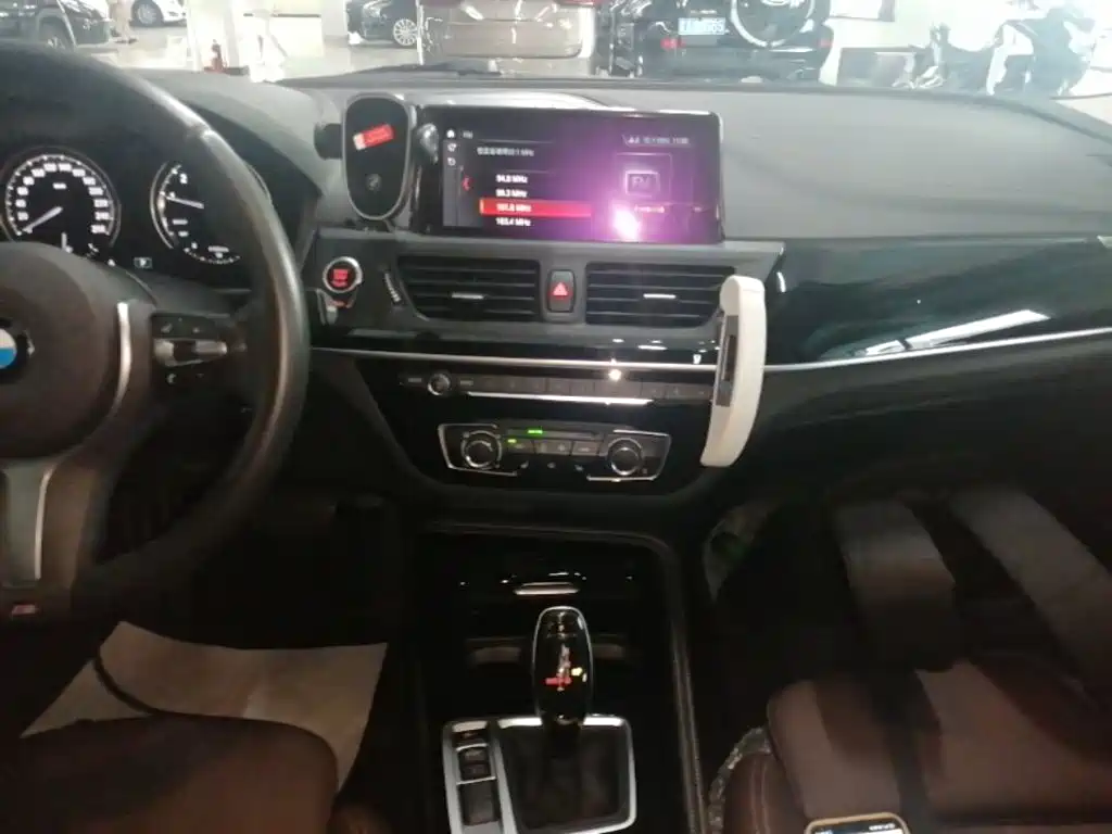 BMW 1 Series 2020 — фото 13