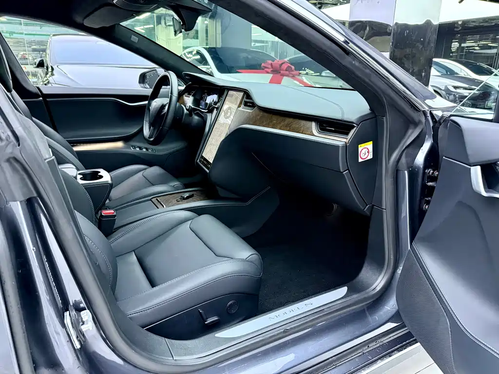 Tesla Model S 2018 — фото 11