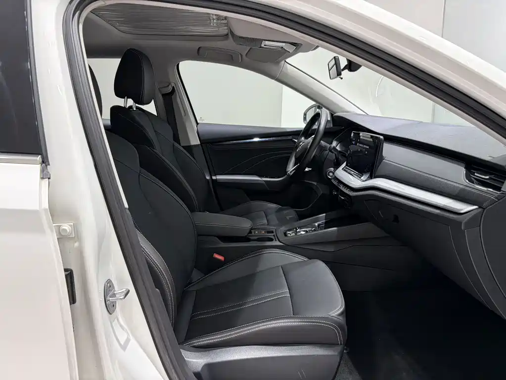 Skoda Octavia 2022 — фото 8