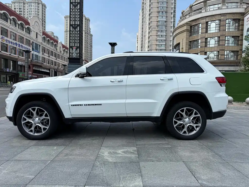 Jeep Grand Cherokee 2022 — фото 4