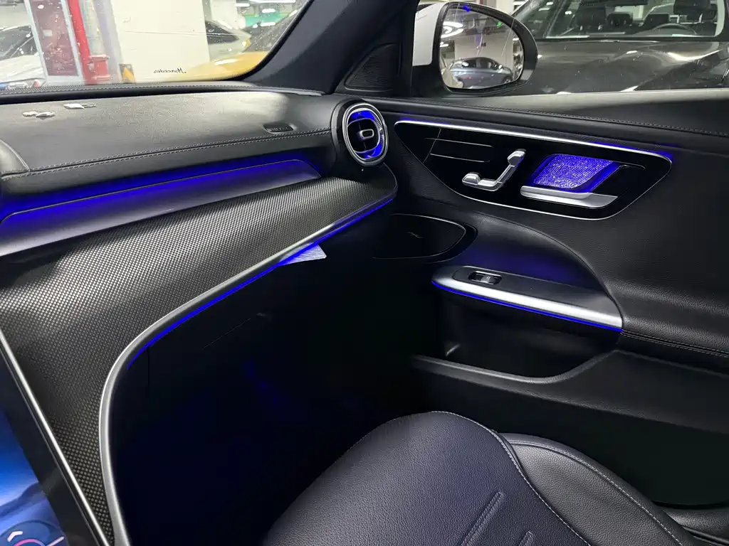Mercedes-Benz C-Class 2023 — фото 8