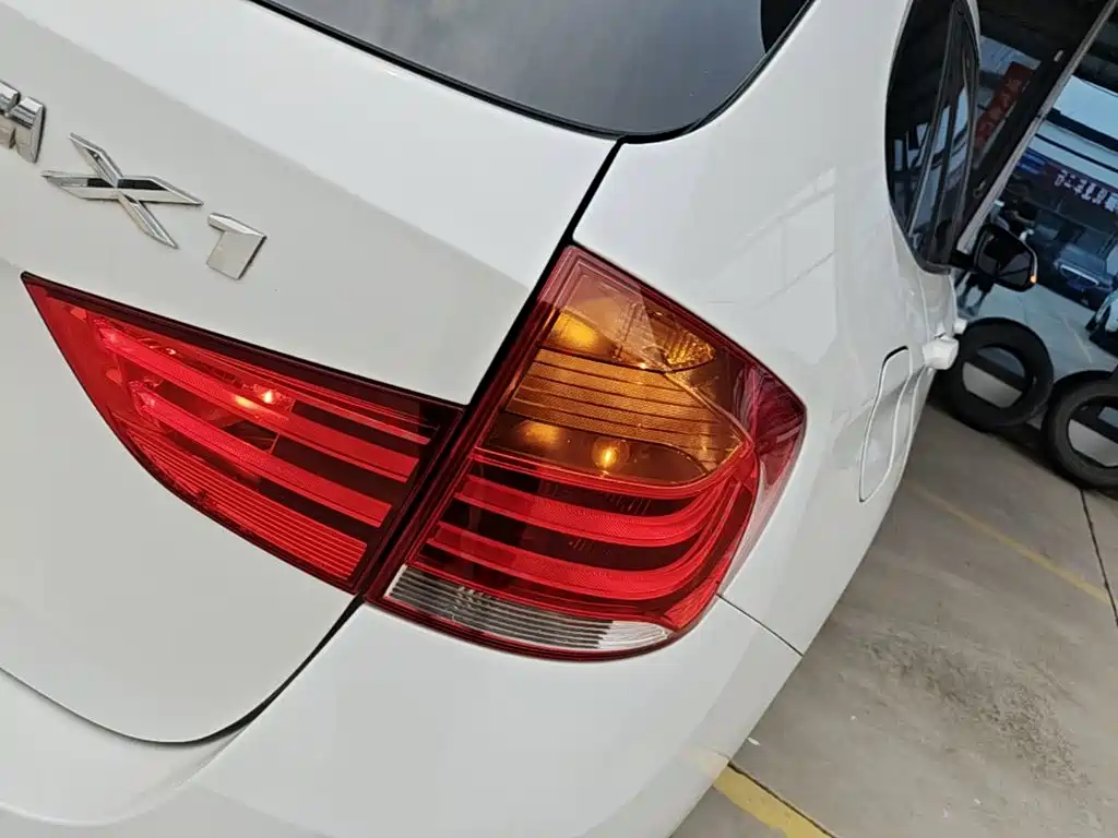 BMW X1 2015 — фото 8