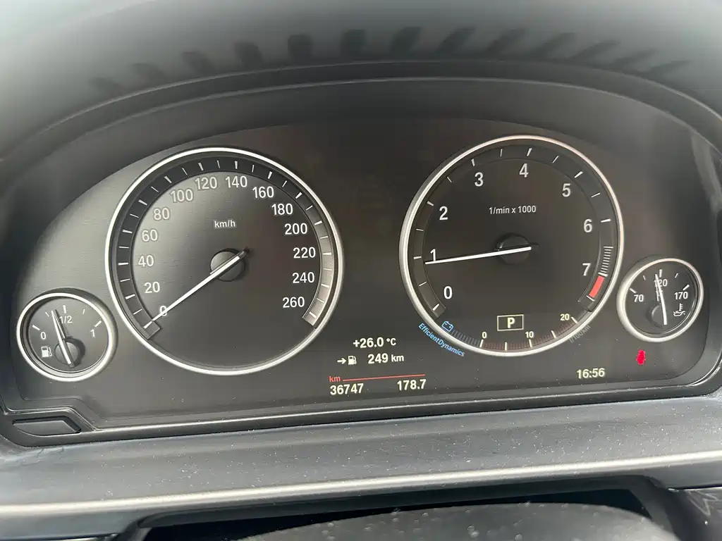 BMW 5 Series 2017 — фото 18