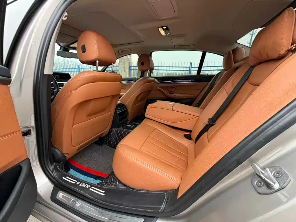 BMW 5 Series 2018 — фото 13