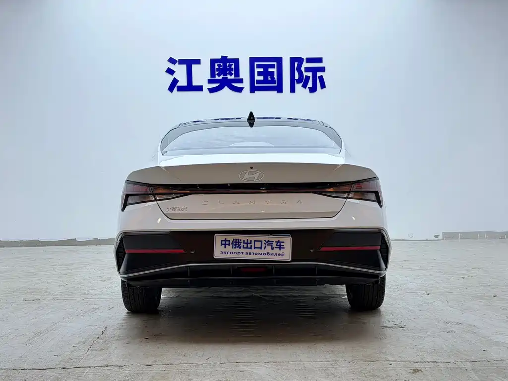 Hyundai Elantra 2023 — фото 20