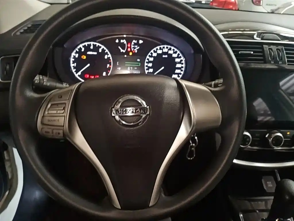 Nissan Tiida 2018 — фото 11