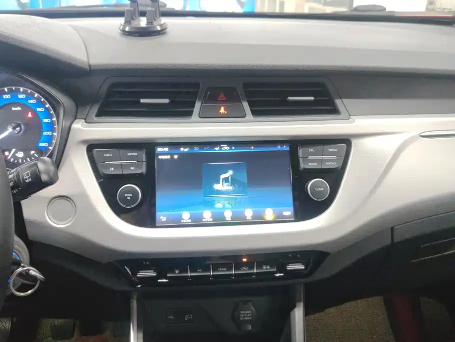 Geely Vision X3 2020 — фото 13