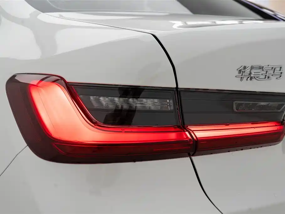 BMW 3 Series 2025 — фото 12