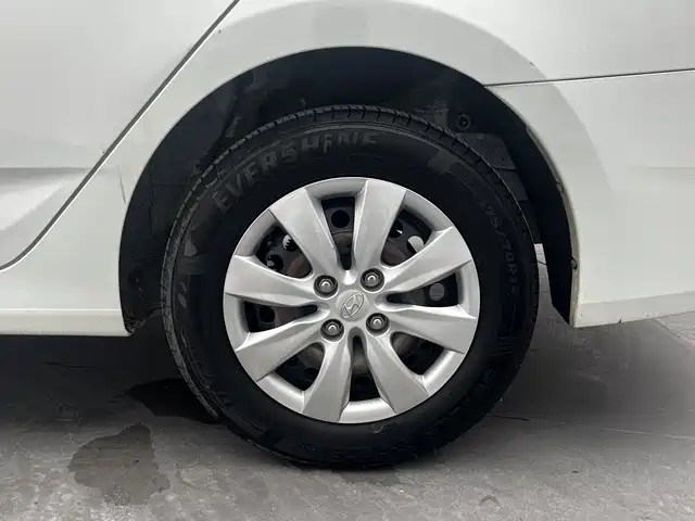 Hyundai Verna 2015 — фото 13