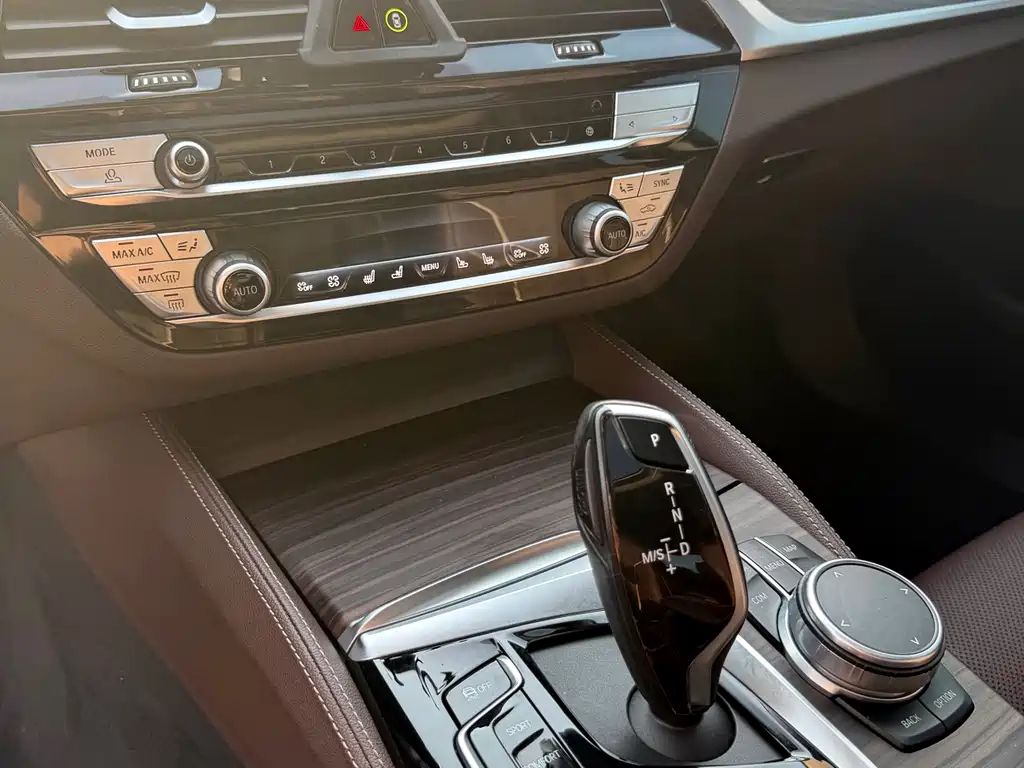BMW 5 Series 2020 — фото 12
