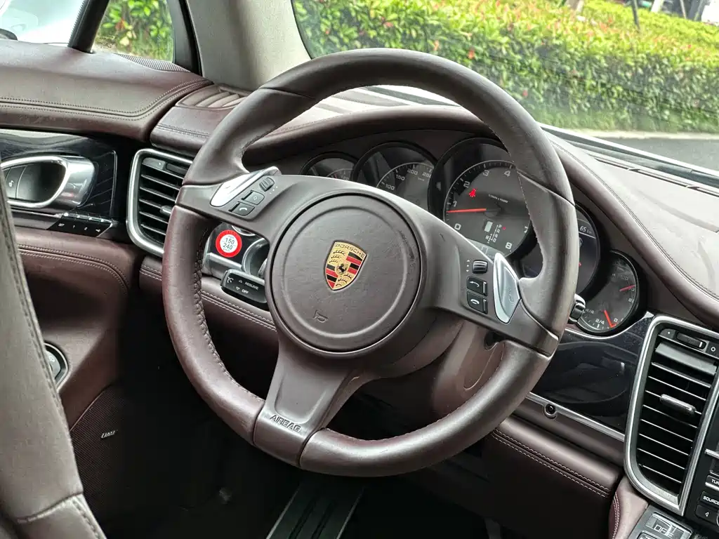 Porsche Panamera 2016 — фото 16