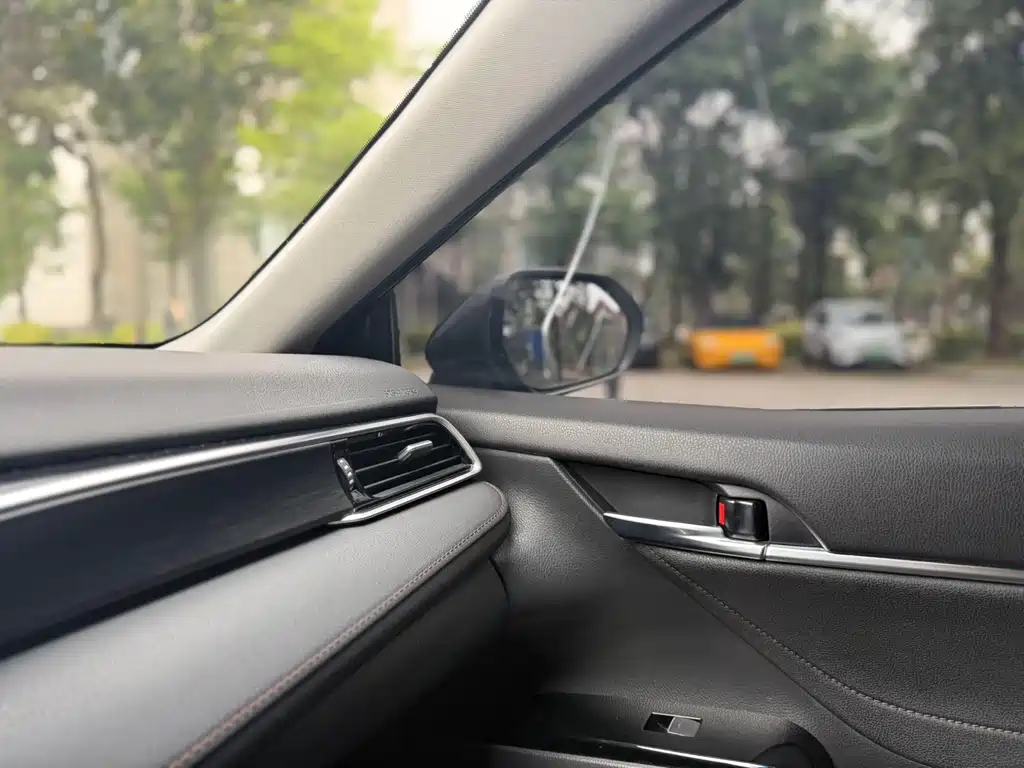 Toyota Camry 2022 — фото 14