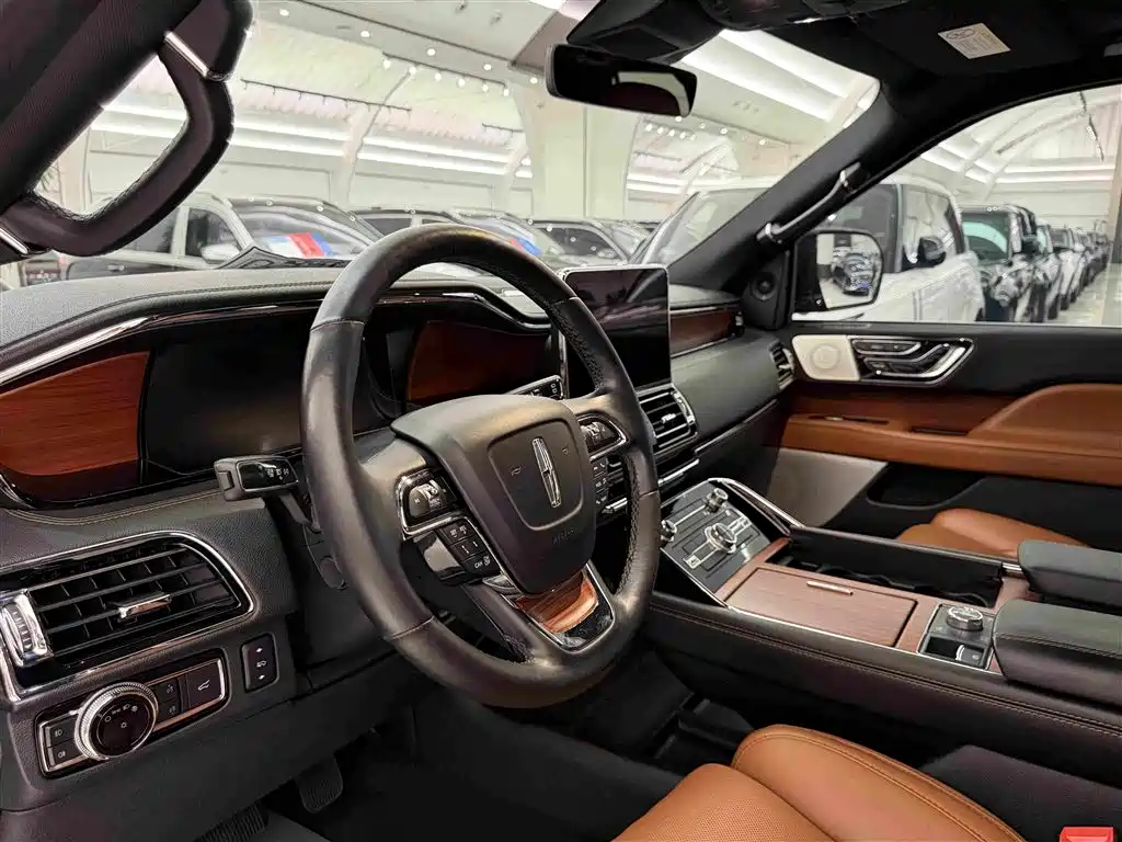 Lincoln Navigator 2021 — фото 11