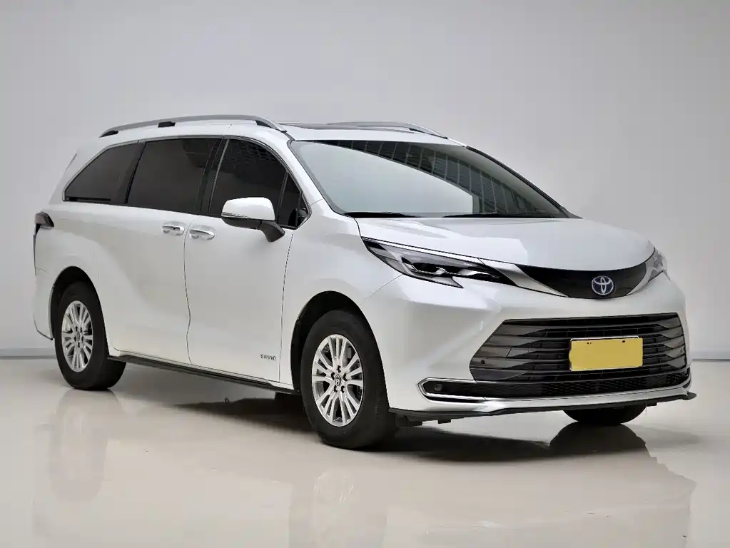 Toyota Sienna 2022 — фото 2