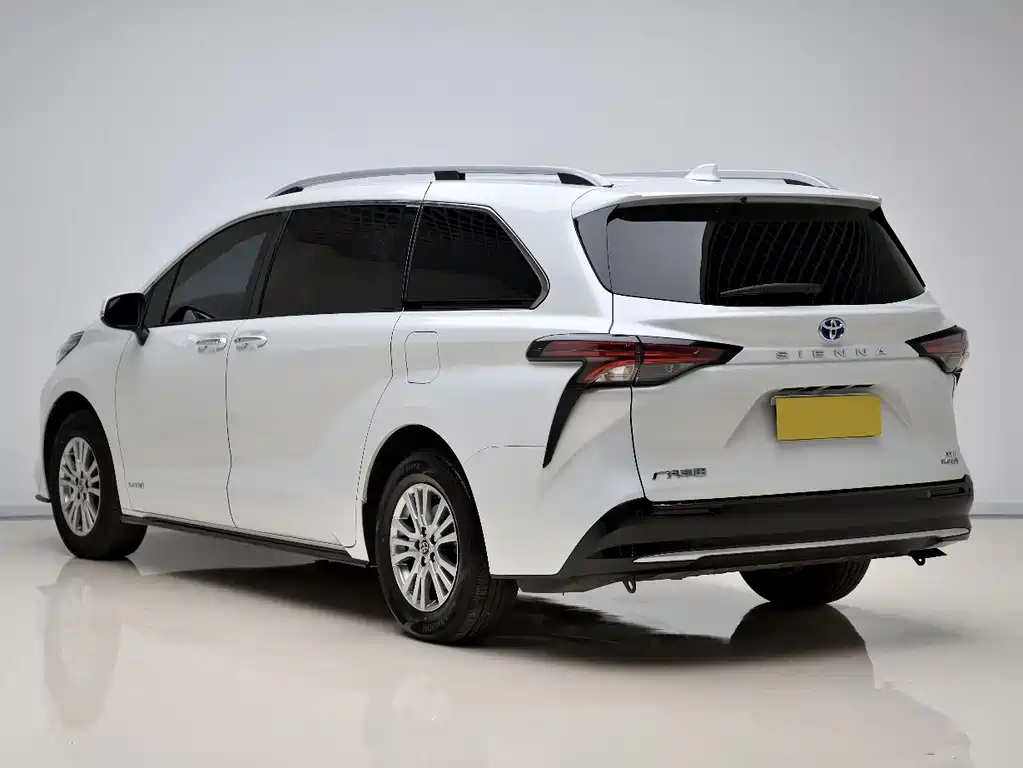 Toyota Sienna 2022 — фото 3