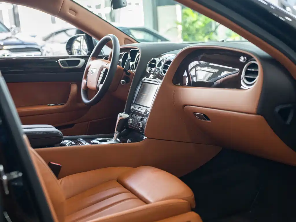 Bentley Flying Spur 2012 — фото 34