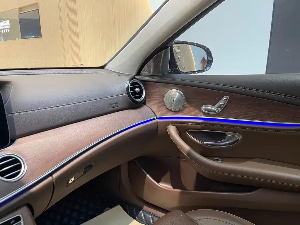 Mercedes-Benz E-Class 2022 — фото 24