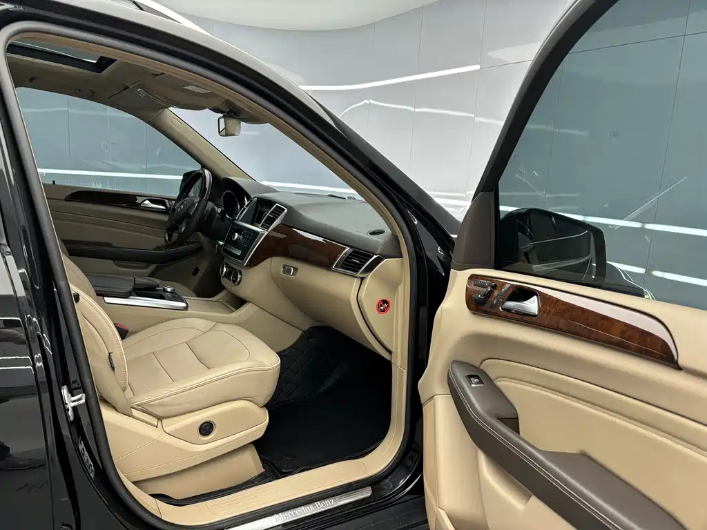 Mercedes-Benz M-Class 2012 — фото 16