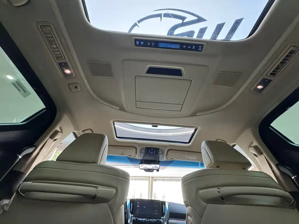 Toyota Vellfire 2023 — фото 17